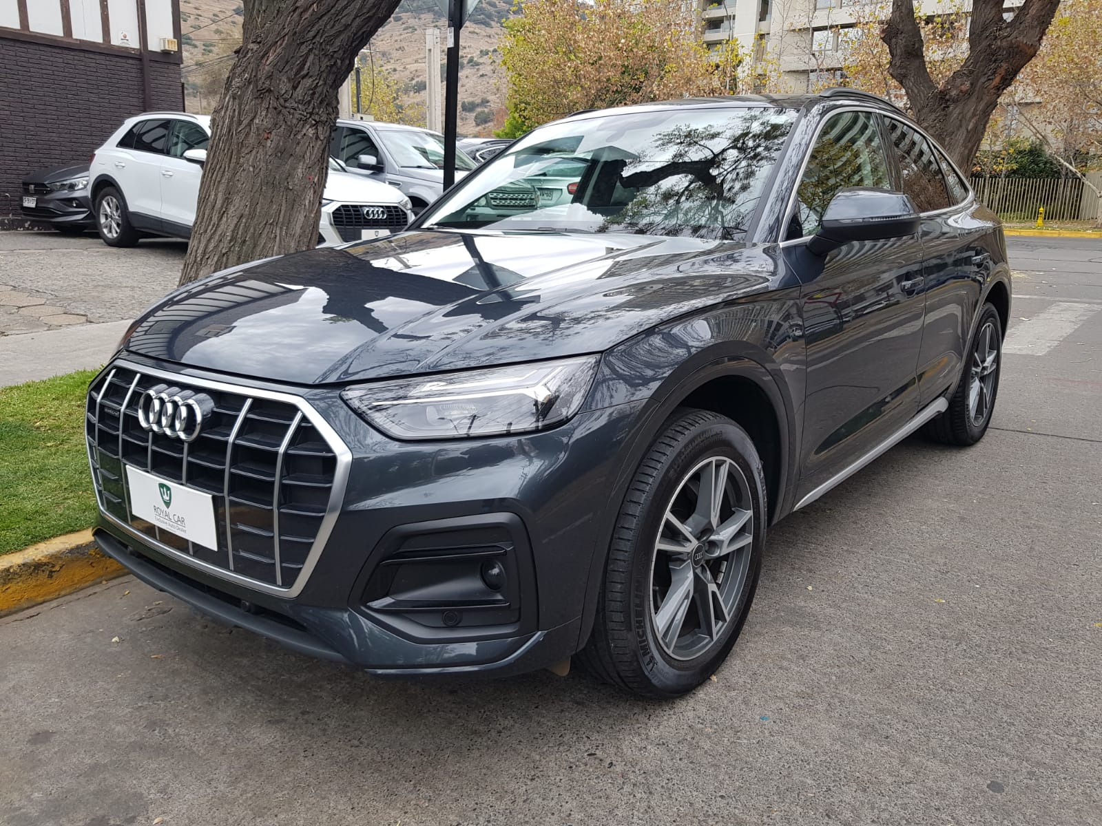 1 Audi Q5 45 TFSI Sportback Quattro 2.0 AT