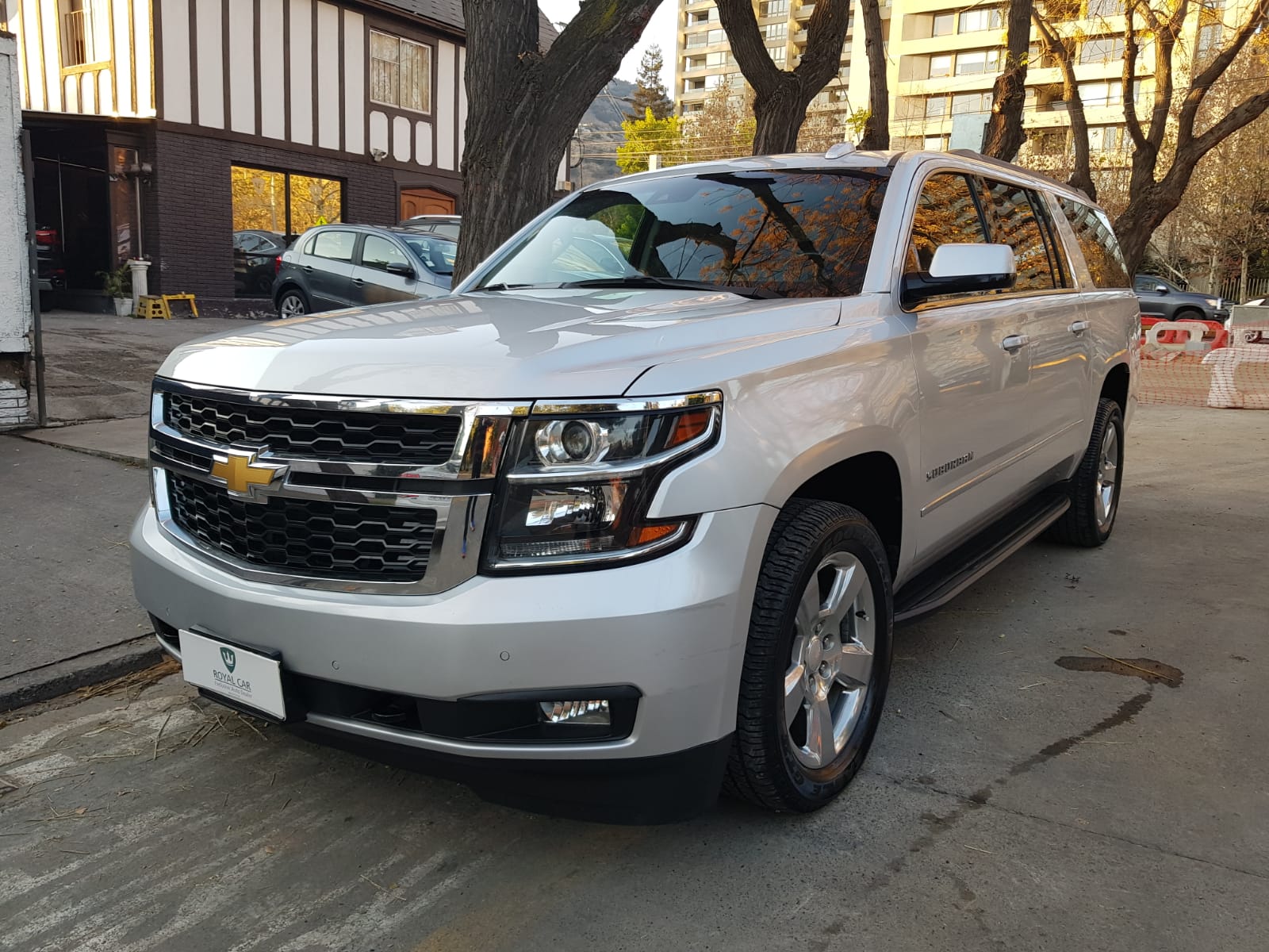 1 Chevrolet Suburban 4×4 LT 5.3 AT V8