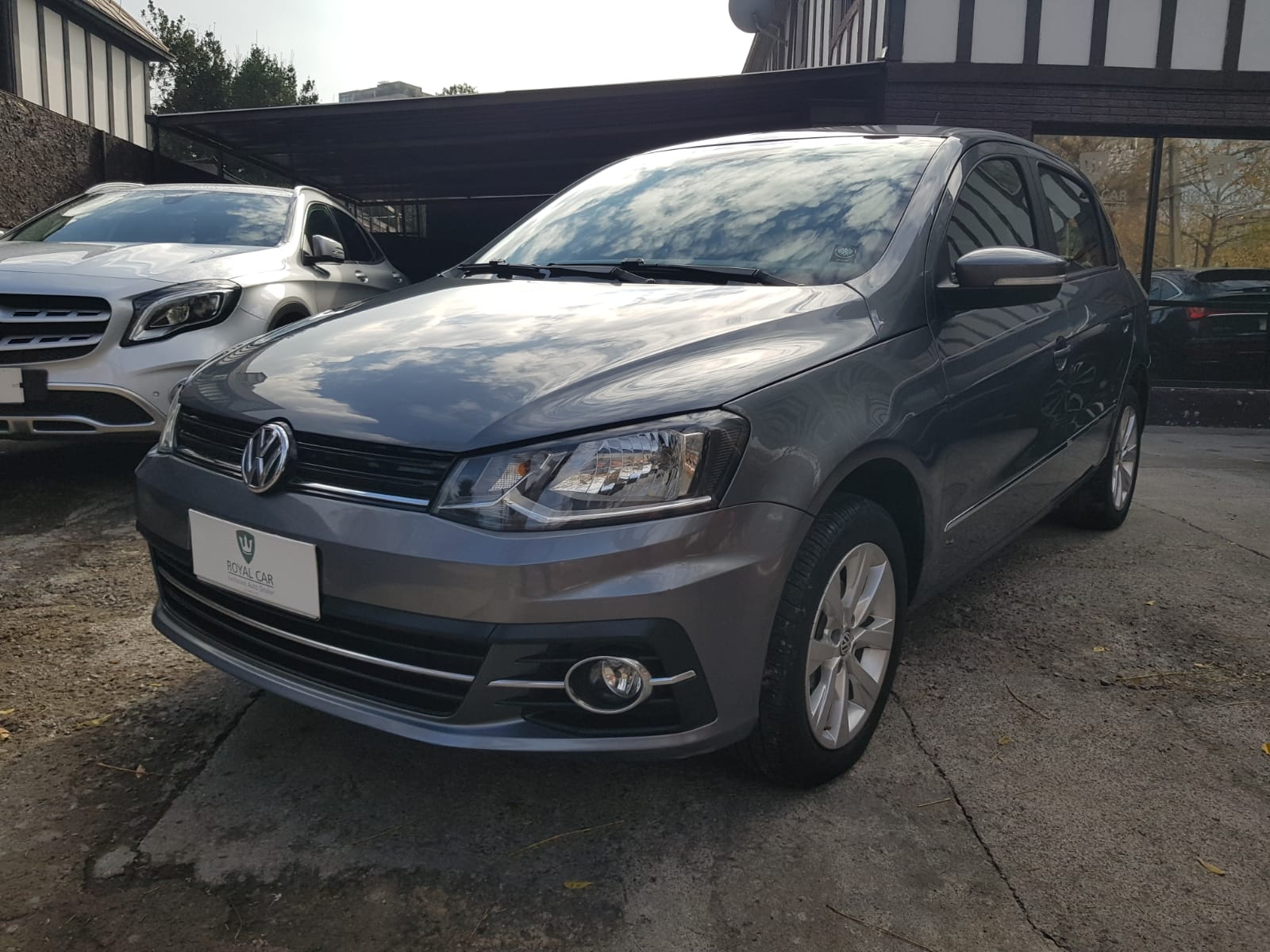 1 Volkswagen Gol Trendline 1.6 MT