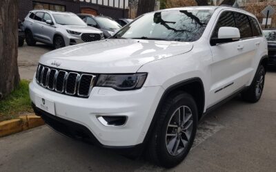 Jeep Grand Cherokee Laredo 4×2 3.6 AT
