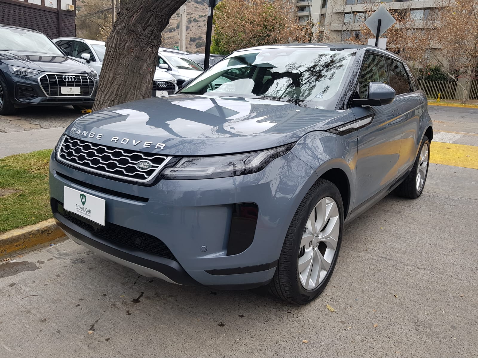 1 Land Rover Evoque R-Dynamic HSE 4×4