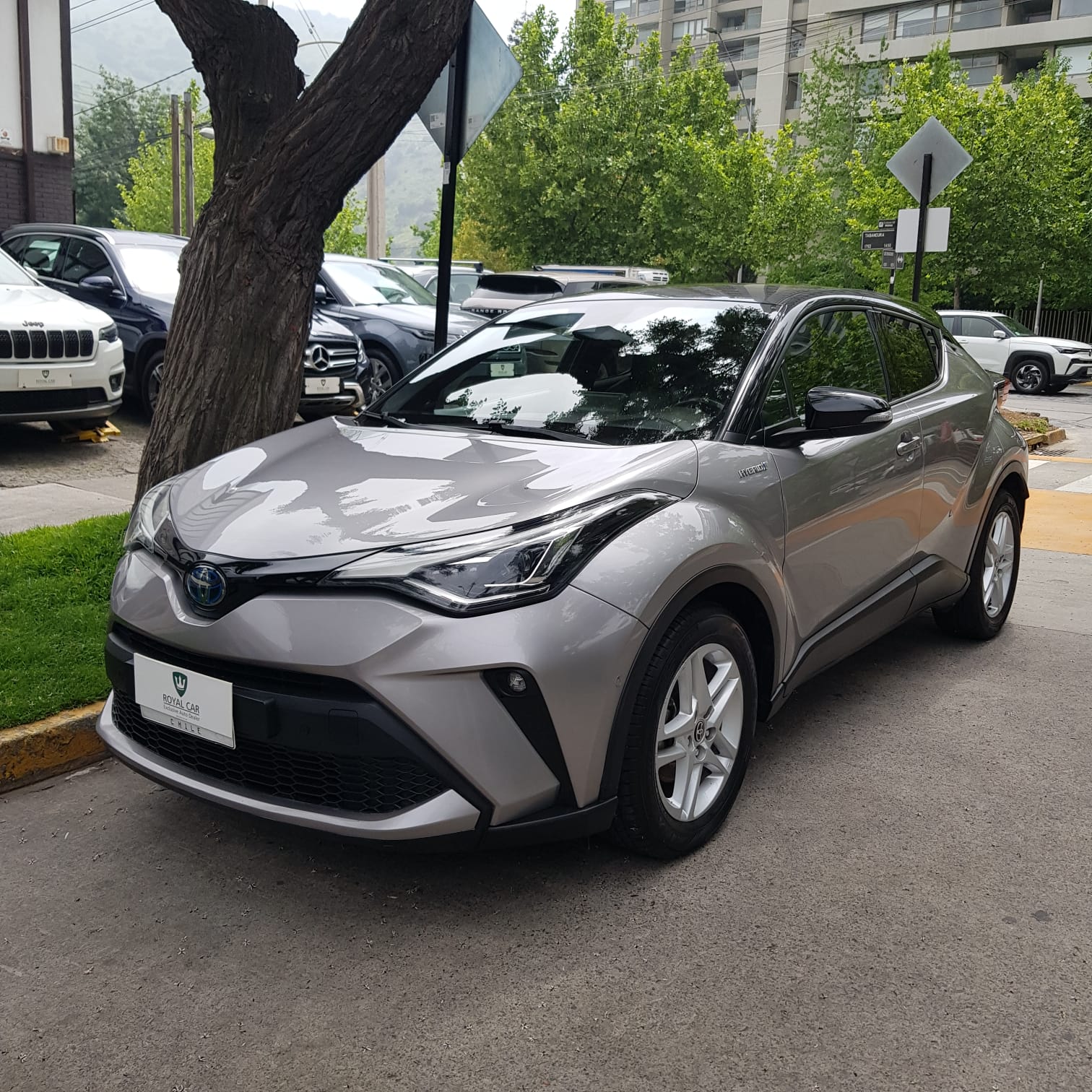 1 Toyota C-HR HEV 1.8 AT